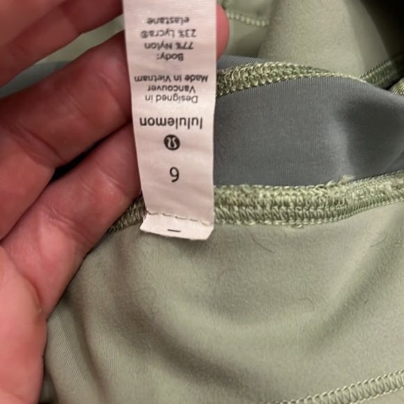 Lululemon green leggings 25 inch size 6 - Picture 3 of 4